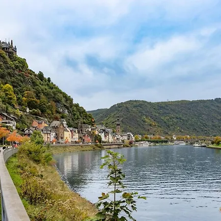 Uferglueck An Der Mosel
